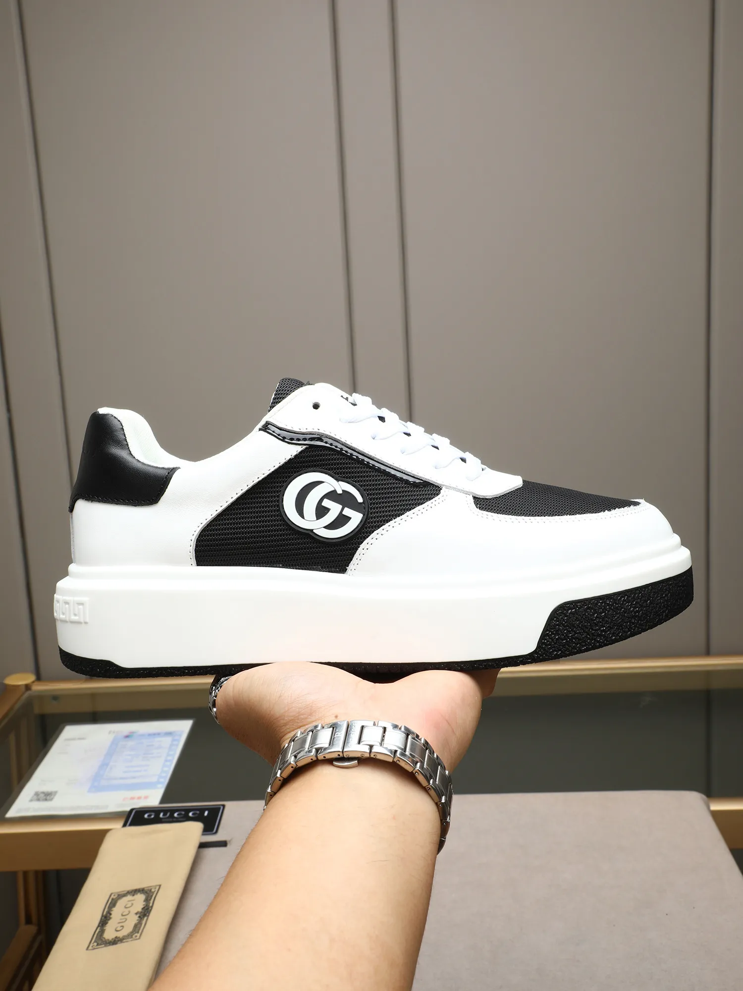 Men's shoes 💰480 New men's shoes GUCCI Fashion trend Made of first-layer calfskin ➕ washed sheep lining! The foot feels super comfortable and the workmanship is impeccable. Foam ultra-light outsole, size: 38-44 (45 customized) 3 colors to choose from!